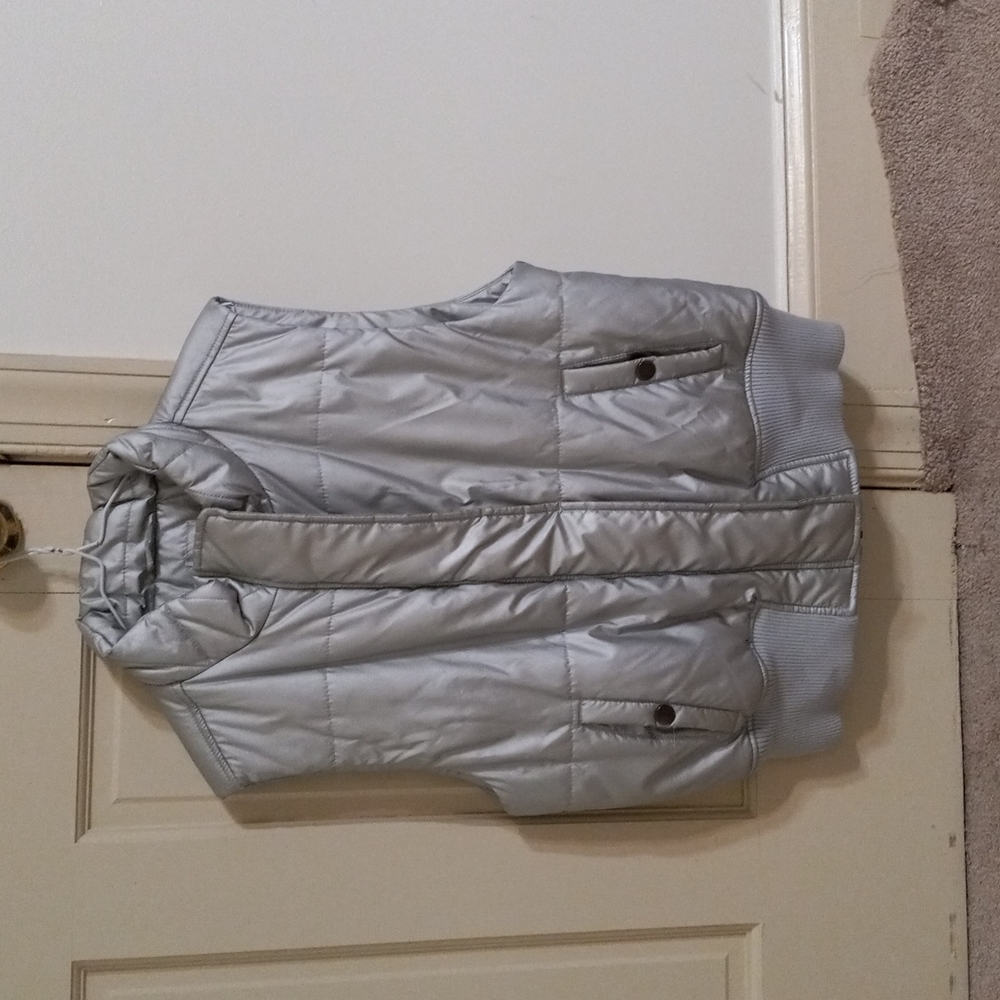 Izod vest